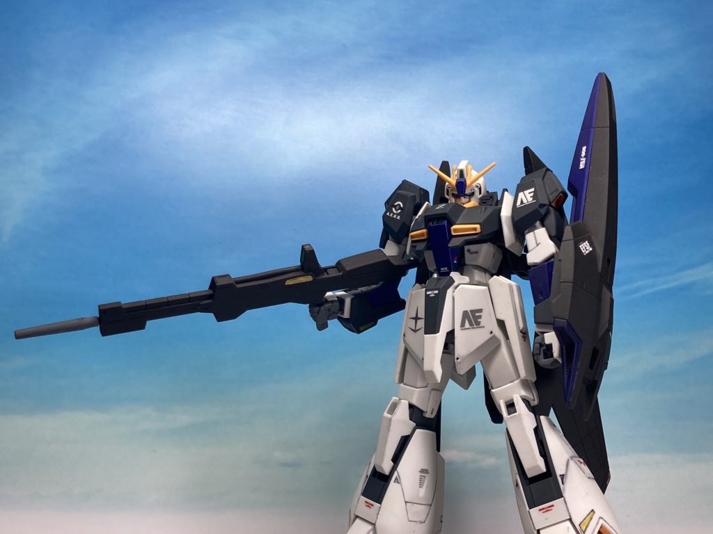 基本的にリペイントです。白黒ベースでνガンダムのような配色にしてみました。