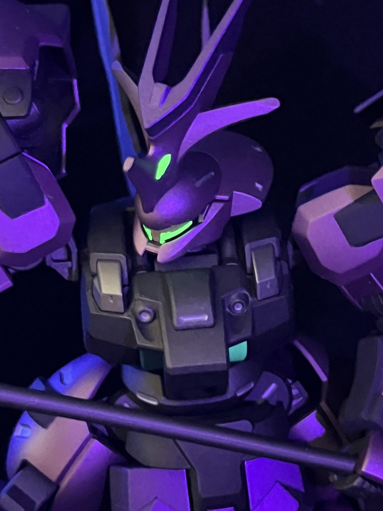 ポーズ⑤-3アップで。角部分は、サブカメラというかセンサーのつもりで光らせました。腹も、混ぜた蛍光色が効いてるようですね。   ということで、ディランザ グエル専用機でした!次は、一般機かデミトレーナーかな?   ここまでご覧いただき、ありがとうございました。よろしければ、イイねやコメント等いただけると嬉しいです!ヽ(´▽`)/