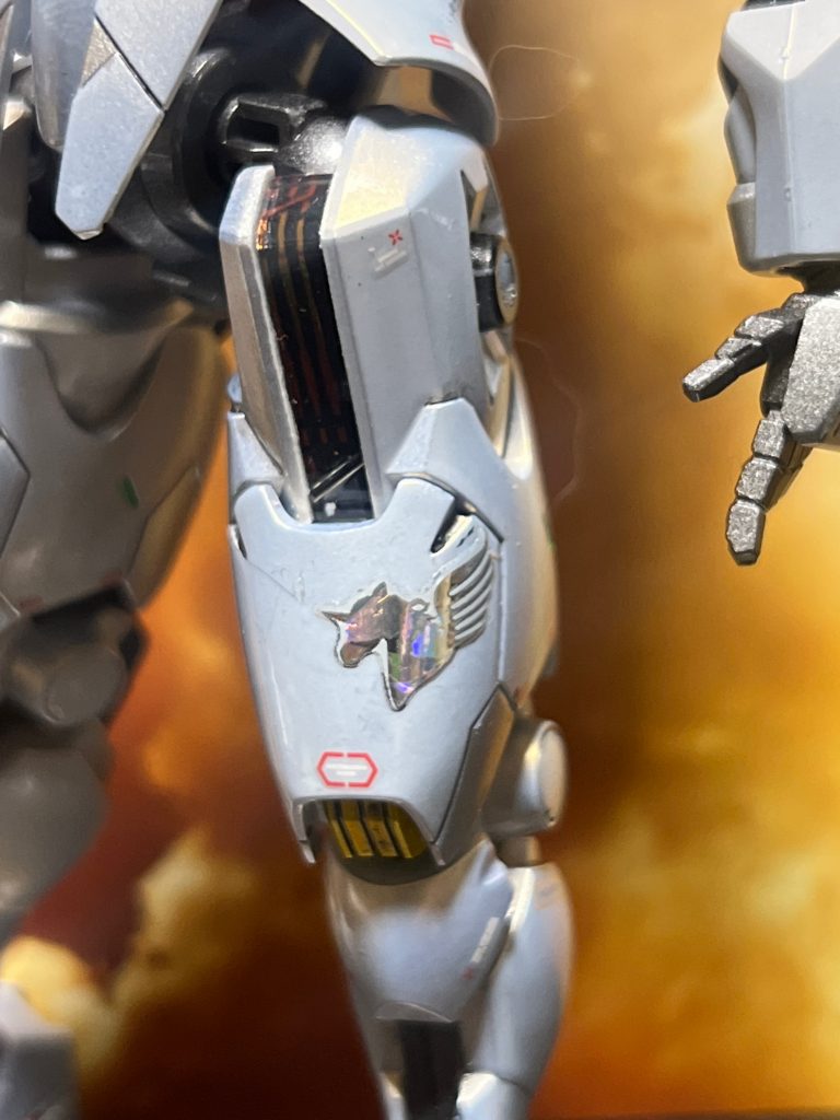 女の子が乗っている機体ということでモモにワンポイント入れて見ました。ちょっとオシャレ👍