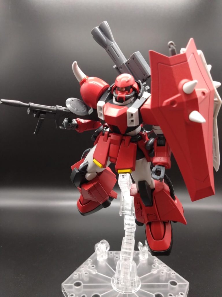 背中が寂しいのでオリジンザクのバズーカをマウント。関節移植の練習として製作しましたが、中々イイ感じにミキシングできたので個人的には満足な仕上がりになりました！