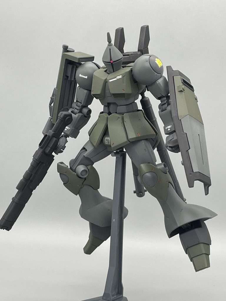 シールドとランドセルはBD3号機から、ショルダーシールドはザク2から拝借🙈武器はコトブキヤだったかなと？