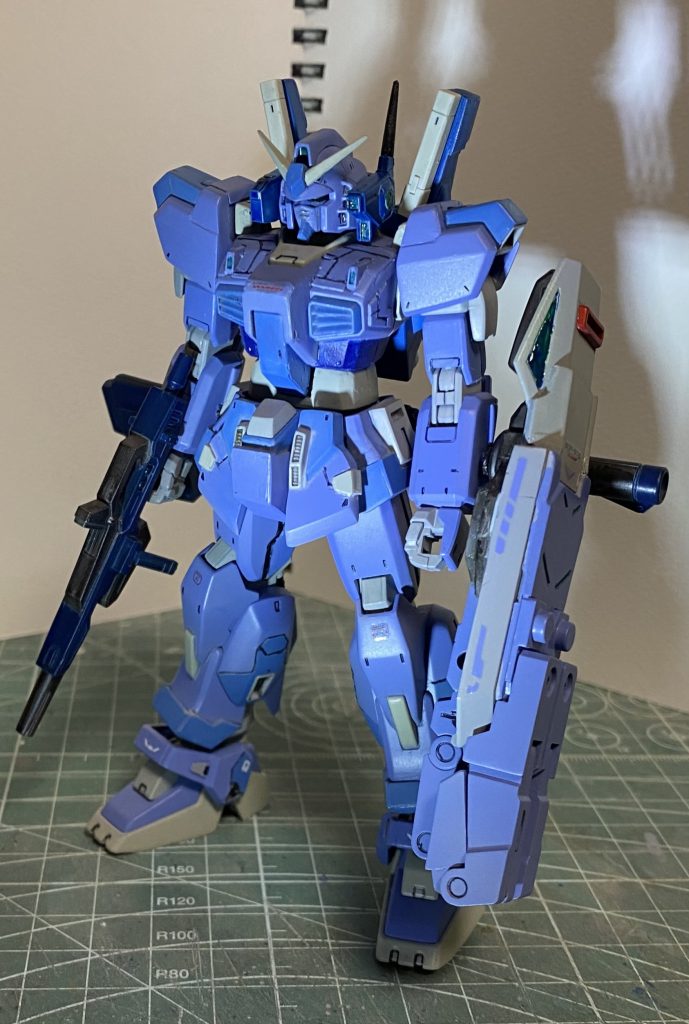 本体のパーツはそのままに少しディテール追加と腰の延長をしました。