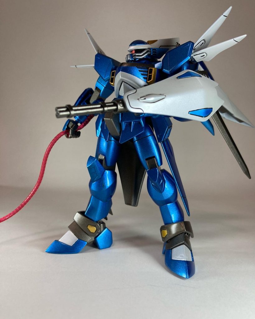 白部分はうみんちゅさんのうみんちゅビスマスパール6で仕上げました。本体はクレオスのGXメタルブルー