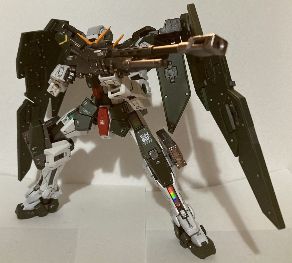 ホログラム箇所はハセガワのホログラムシール貼ってギラッギラにしてます。