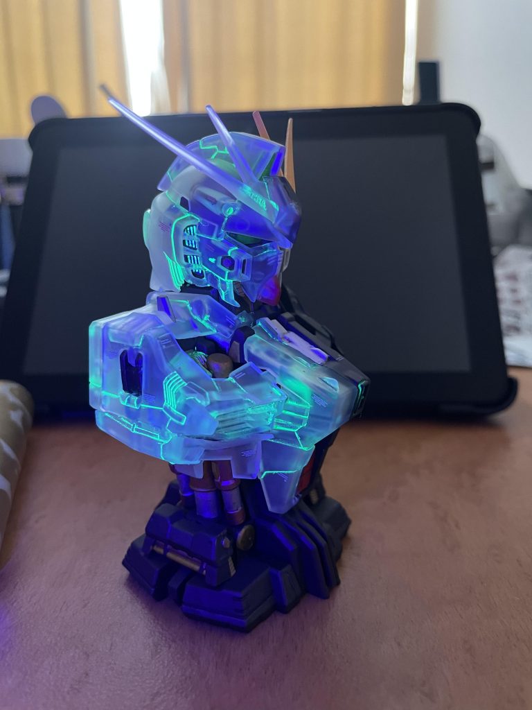 ブラックライト当たるとこんな感じ。