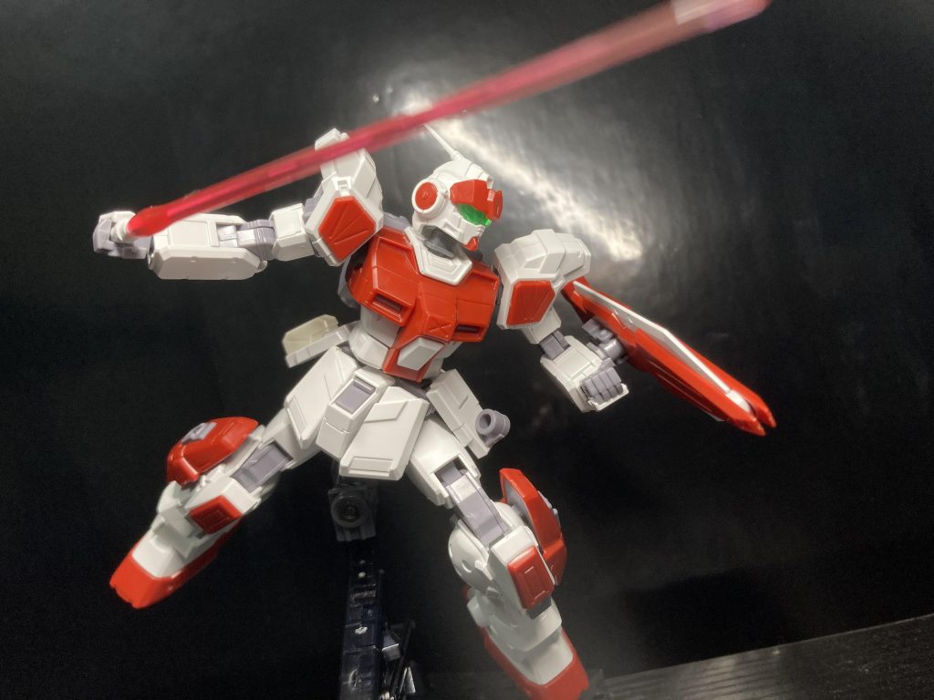 ビームサーベル左腰部に1本装備していますが右にしたり両方つけたりは可能でした！