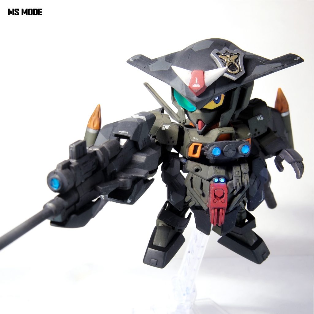 製作にあたっては「カッコ可愛く」を心がけました。元設定が「諜報部隊の空戦部門」というものだったのでそのイメージを極力残す方向で進めました。ミリタリー感の演出のためにフィルタリングやチッピング等のウェザリングも控えめながら施し、歴戦の諜報兵、という雰囲気が出るよう渋さもプラスしました。