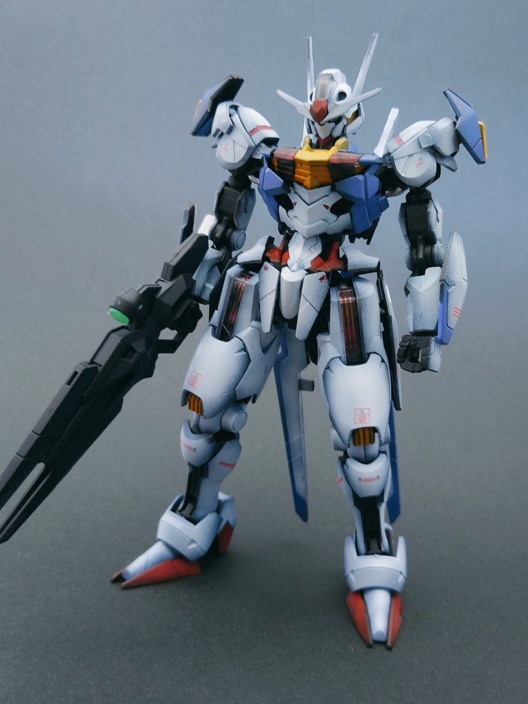 盾を分離して本体に合体させビットオンモードへ。ルブリスほど大きくイメージが変わる感じはしませんでしたが、ライフルのデザインが好みでとてもカッコいいです。