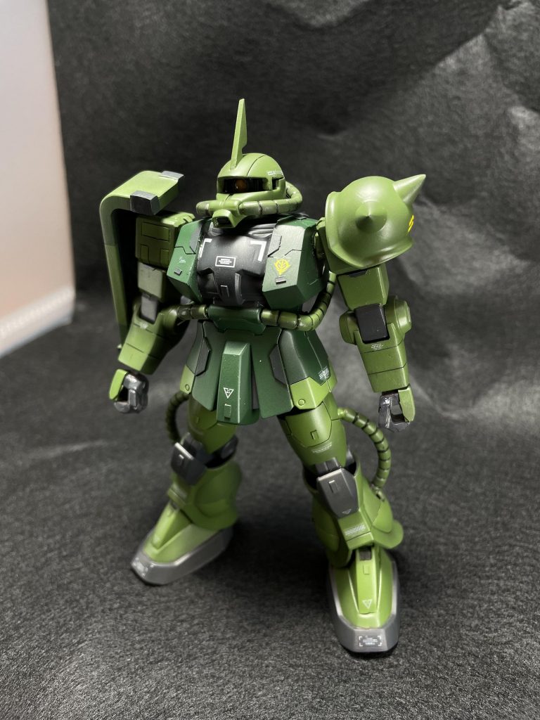 ザク本体の改造としては•腕関節にポリキャップ•スパイクアーマーを別パーツ化•足の付け根にロール関節追加•盾裏にディテール追加（トラスくんでいれてみました。それっぽく受けのとこにプレートいれみたり）足首にボールジョイント•モノアイを新造（思ったより暗くてガッカリ、コツあるのであれば教えてください）