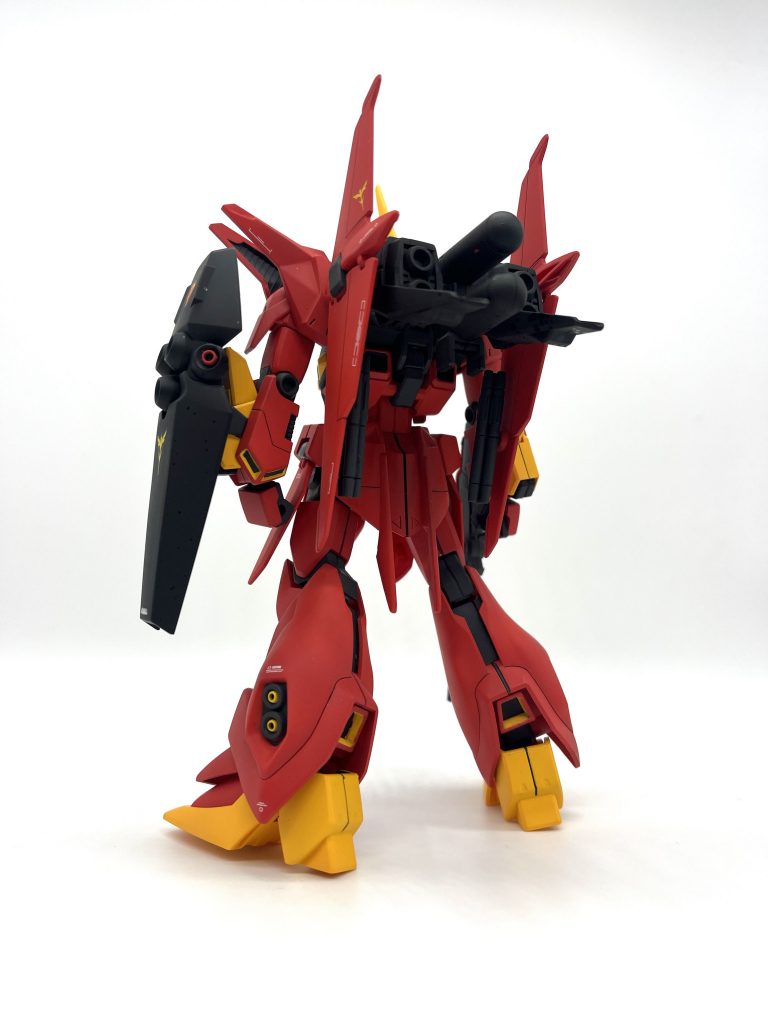 シールドと足の外側のバーニアの塗り分けは自分には無理だったので別パーツをくっつけました。