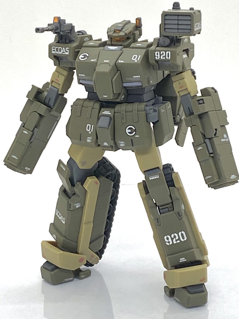 HGUC ロト ツインセットを成形色仕上げ+αで作ってみました。今回はAVALANCHE .t.i様のツイッター上の企画であります「俺達のUC」に参加する為に一機目はシナンジュを完成させました。お一人様二作品までというルールがあり「俺達のUC」の自称実行委員(笑)であります自分が二体目を作らないと示しがつかないので・・・二体目は連邦系というのは最初から決まっていましたがシナンジュに時間を取られた為に「それほど複雑じゃないのを」と考えます。候補はリゼル、デルタプラス、バンシィのユニコーンモード、A2ジェガン、そしてこのロトツインセットでした。Z系は時間掛かるのとジム系はジム・カスタム作る予定があったのでリゼル、デルタプラス、ジェガンはパスし残ったのはバンシィのユニコーンモードとロトなのですが同じツインセットでしたボールの時は10日も掛からず完成した記憶があり、それで小さい機体のロトに決めたのですが・・・小さい機体は去年F91を作った時に細か過ぎて大苦戦した事をすっかり忘れていて、一週間という期限の中で時間に追われて作る事になるのです(笑)。