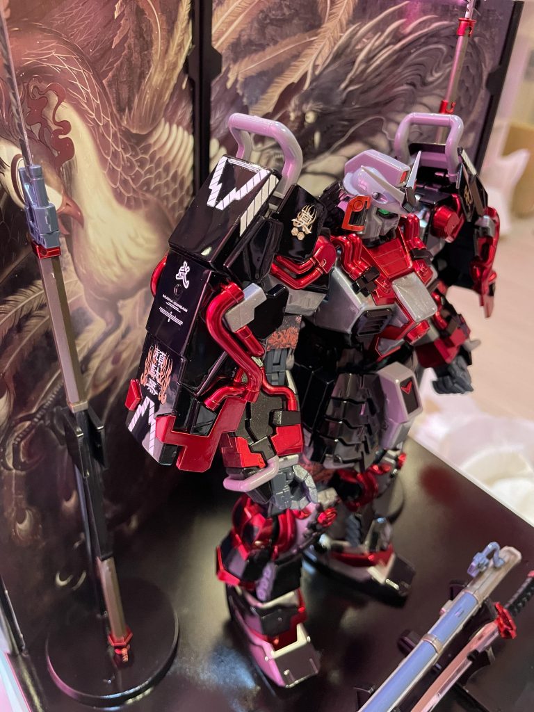 転写式シールやりおるwカッコ良さ倍増こっちの肩がお気に入り😆まだまだ終わりませんよーw完成したらこれ、五月人形やんて思って五月人形ぽくしたいなって変な癖がでてしまい、、