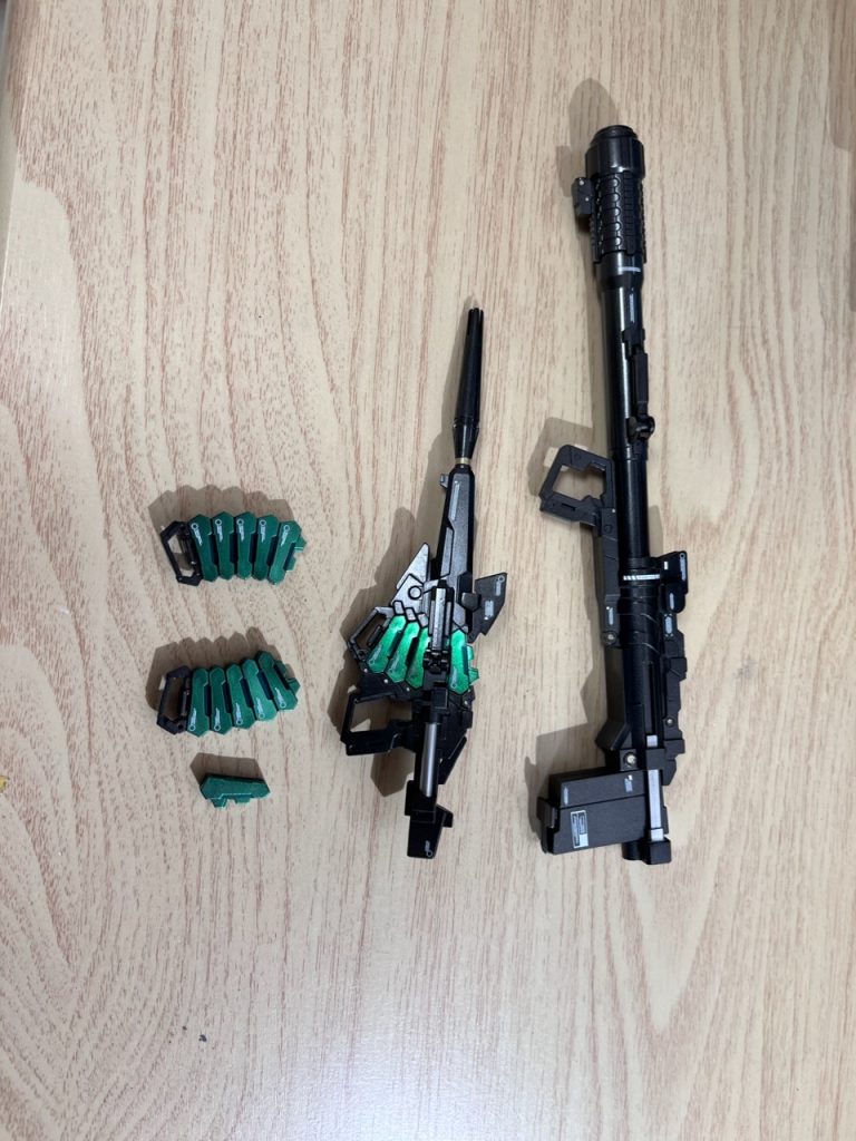 武器類　付属のシールは大変そう