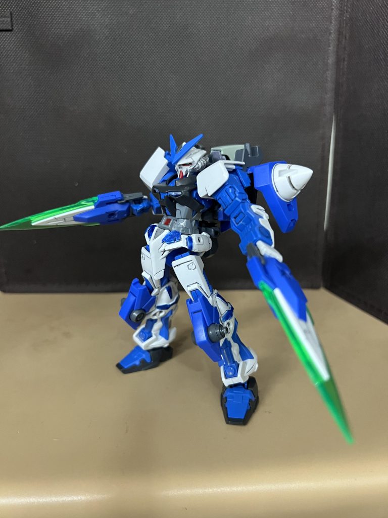 想定として、武装をパージすればGNドライブの機動力を活かして近接戦闘で暴れます