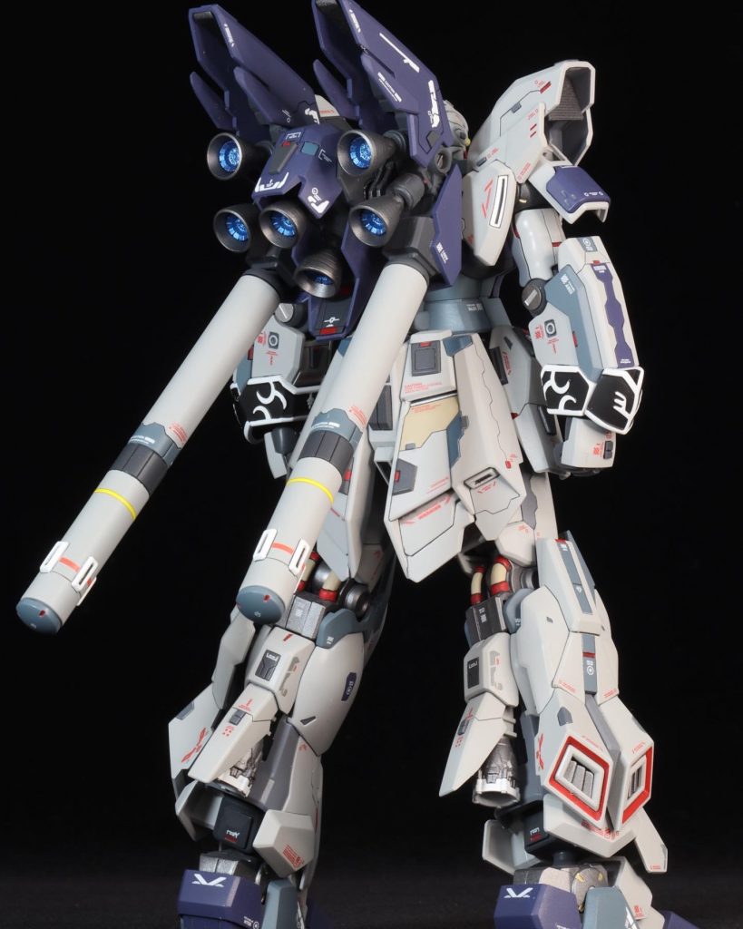 バーニアは全てビルダーズパーツに置換肩とバックパックにはスリット状の板を裏打ちパーツにしてます。