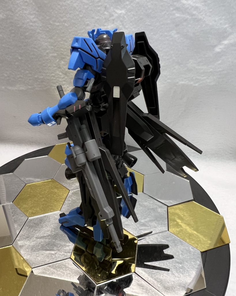 黒っぽいところにはキャンドゥの蛍光ブラックボードマーカーを流し込んでみたけどまぁプラモ向けじゃないし使い勝手はそんなに良くないね塗ったところは乾くまでに結構痩せるはみ出たら（絶対はみ出るんだけど）化粧用のスポンジで拭き取るトップコートとかしてないのでベタベタさわると剥がれると思う