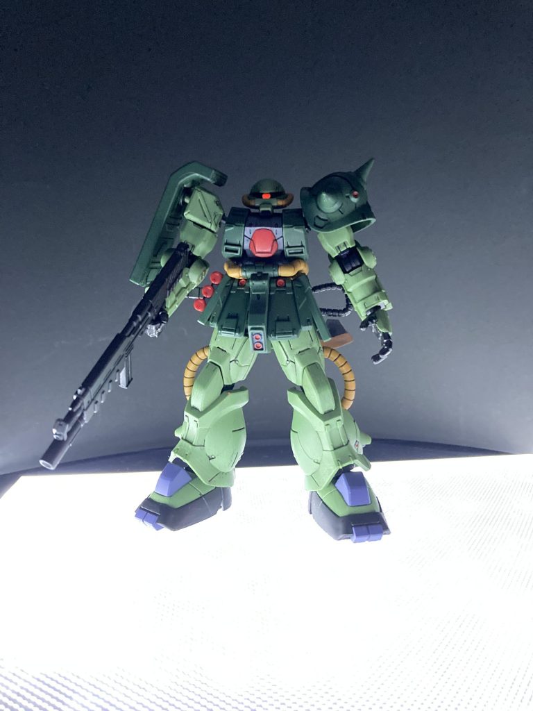 モノアイは蛍光ピンクを使ってます