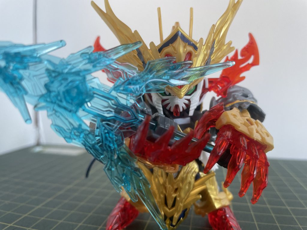 なんか合体した奴を持たせた。干渉してポージング難しかった。