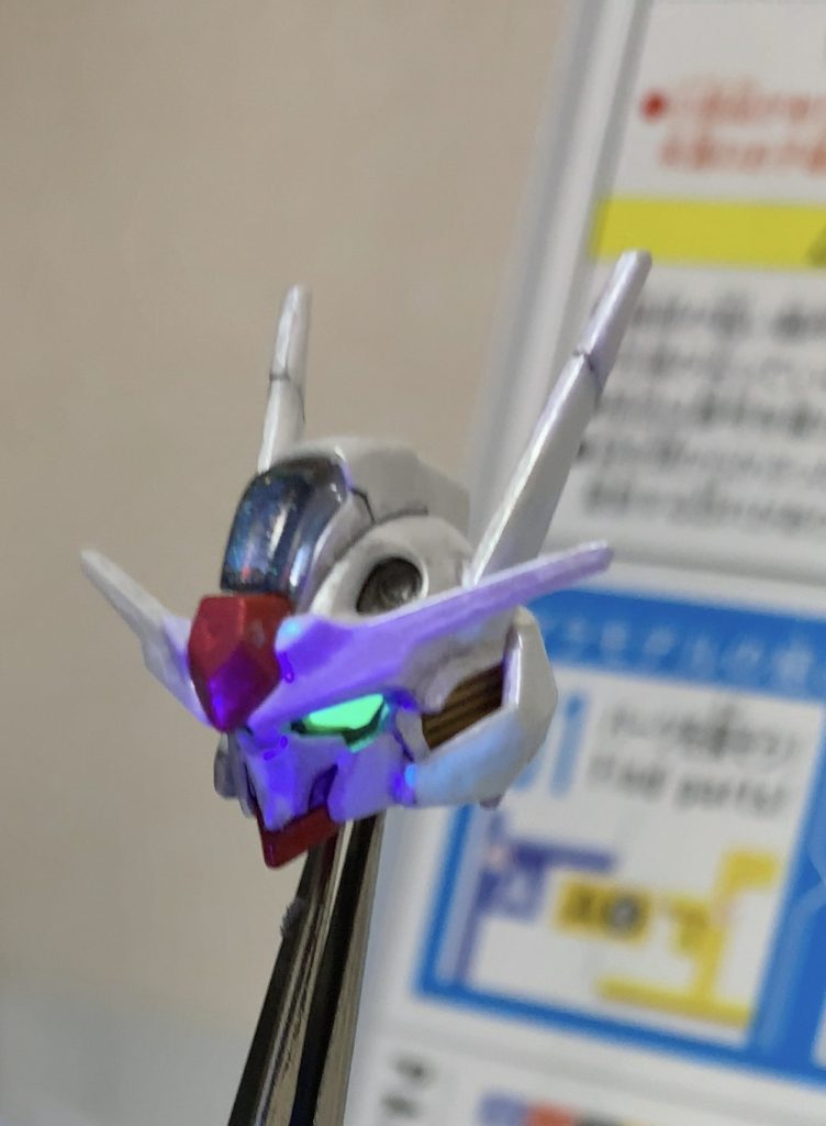 一応蛍光塗料で発光します