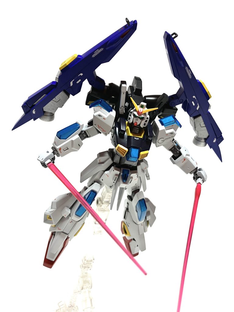 ビームサーベルはランドセルと腰横に装備!