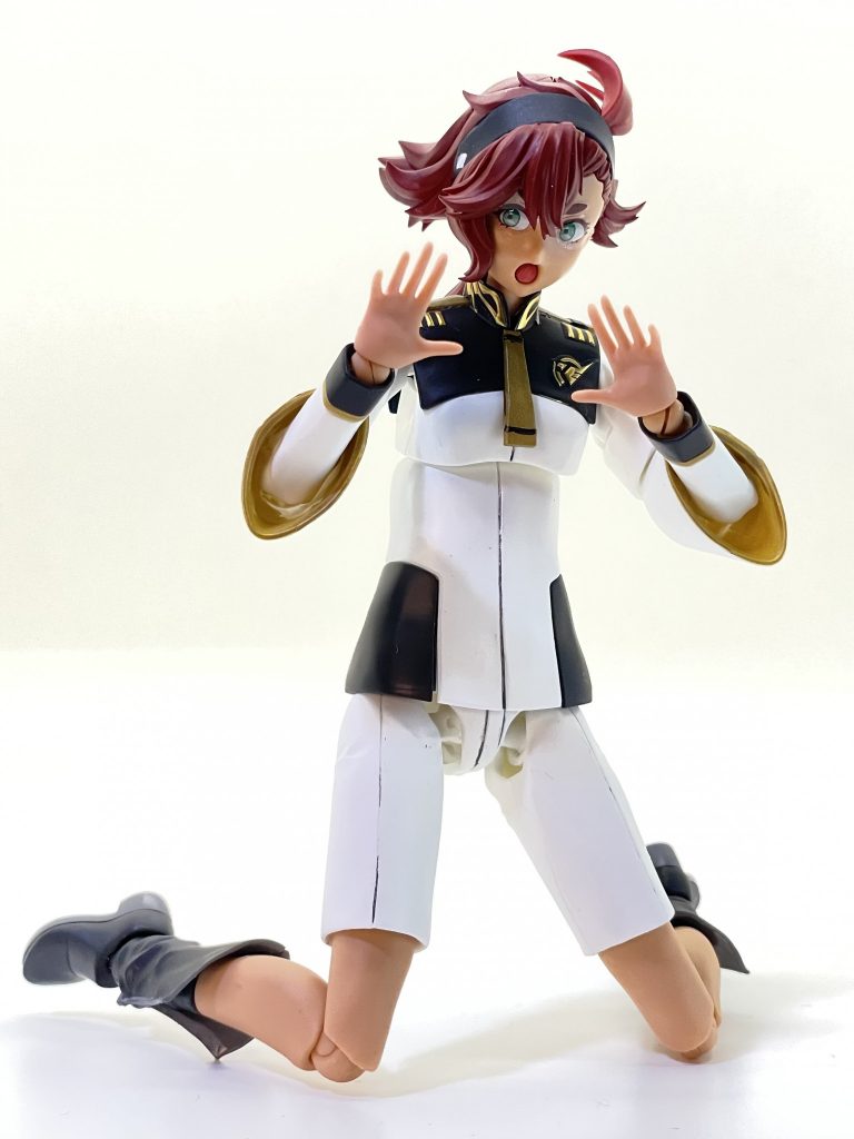 せっかく色んな目線の水転写デカールが付属してるのに、タンポなしの顔は2つしかないのが残念。型をとって複製しようかとも思いましたが、スピード制作(の予定)だったのでやめておきました。驚き顔や困惑顔とか追加パーツで欲しいですね。