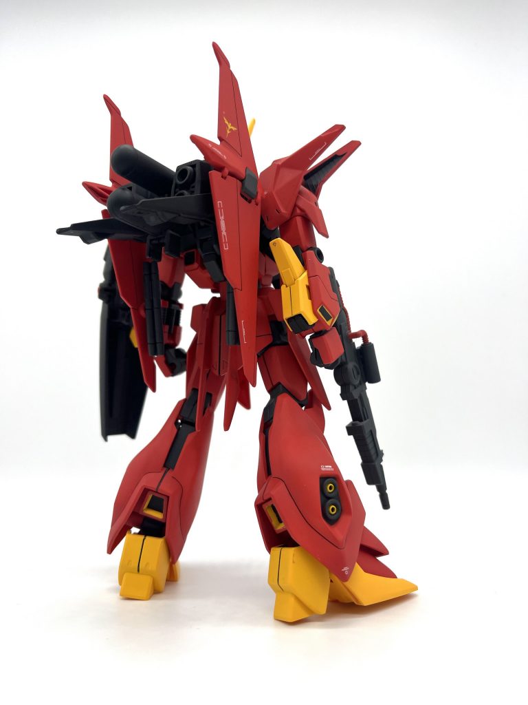 背中のタンク部分は合わせ目消し失敗しそうだったので合わせ目消さず、合わせ目が目立たないよう黒で塗装しました。