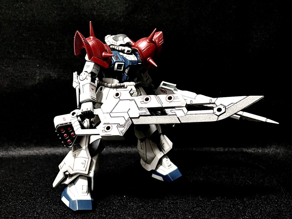 せっかくなんで、デッカいサーベル持たせたかったんです。