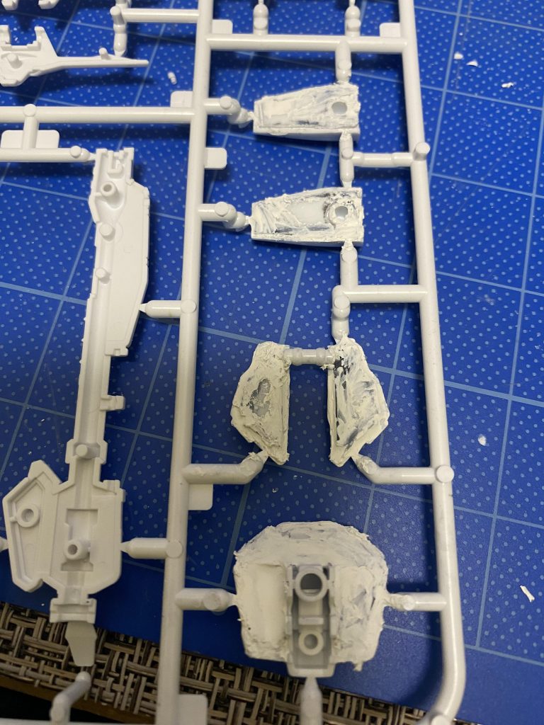 パテで蓋して、綺麗に削れば