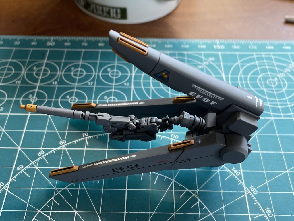 バックパック合わせ目消しと塗り分けと。デカールにもこだわりました!