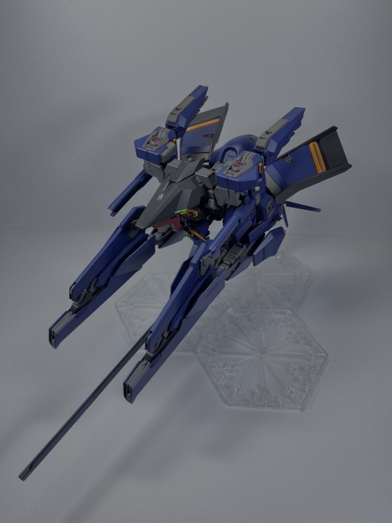 最後にトップファイターとボトムファイターを接続し、サブアームにコンポジットシールドブースターを持たせれば、MA形態の完成🐇🐇