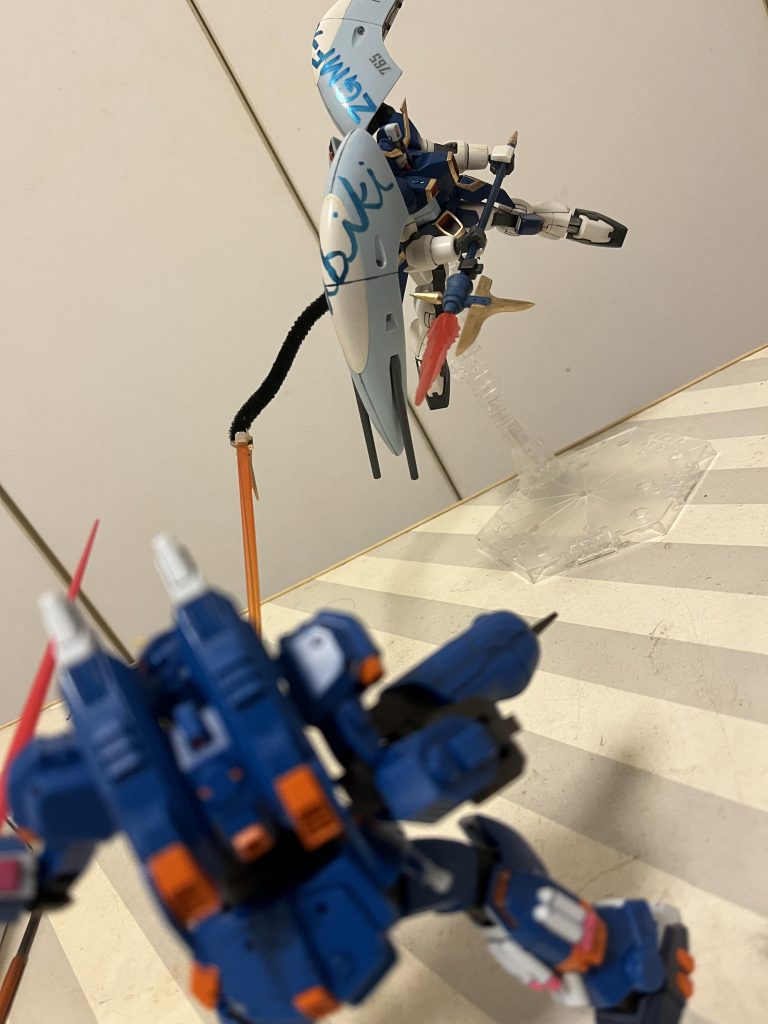 尻尾のサーベルと手持ちのランスの両方に気を配って戦わなければいけないので、相手からすれば接近戦のプレッシャーは高いはず、、
