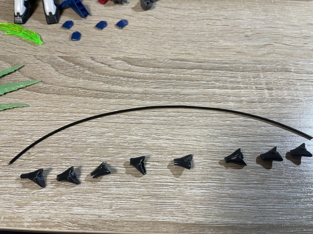 ヒートロッドは一節ずつ切り離し、針金を通してます