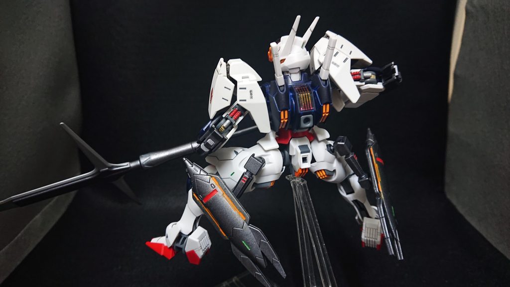 部分塗装にタミヤのエナメル塗料・オレンジ・クロームシルバー・ゴールドリーフ・フラットレッド・ダークグレイセンサー部分にはMr.メタリックカラーGX・メタルイエローグリーン