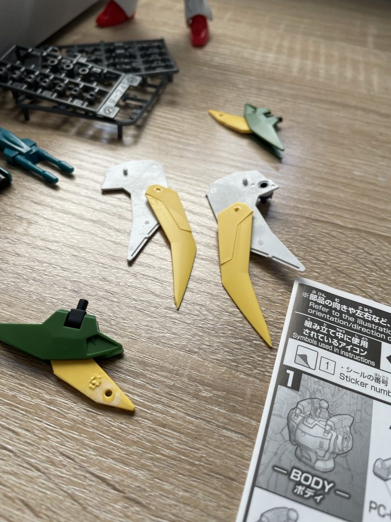 ウイングは旧キットとジーエンアルトロンをミックスしてます