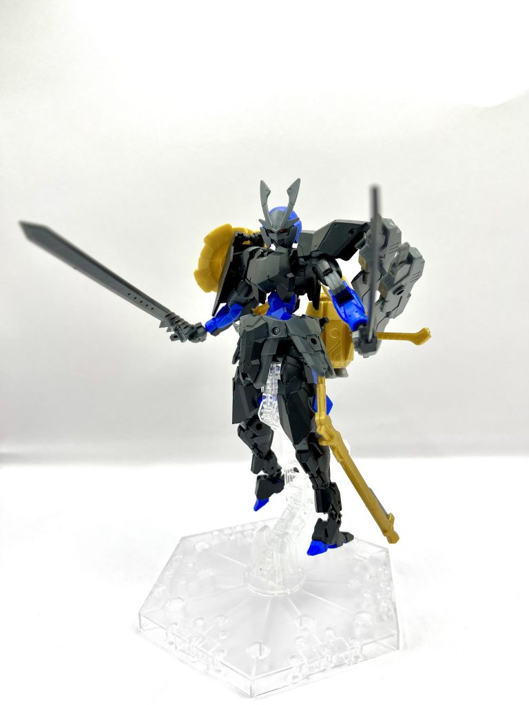 二刀抜刀状態。･二刀流 長刀 -右龍- (写真右手装備)･二刀流 短刀 -左龍- (写真左手装備)納刀時は腰に納刀。