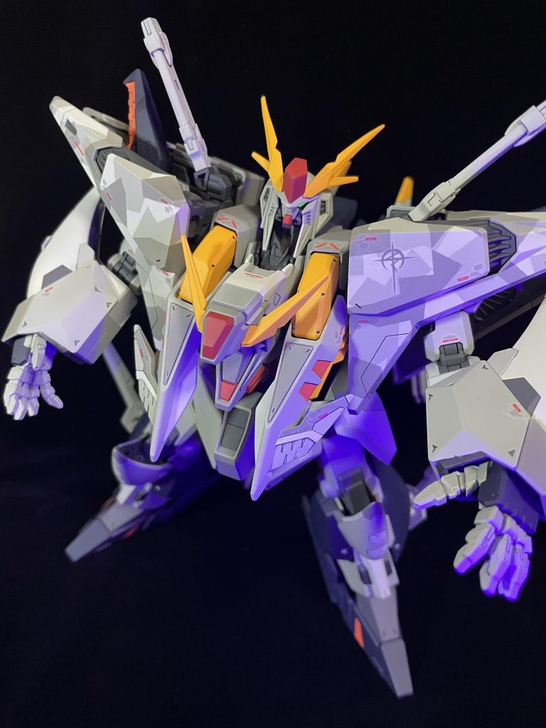 ブラックライトで照らすと雰囲気出ますよね。