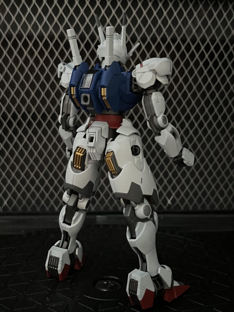 後ろから後ろ姿の情報量も多めです。