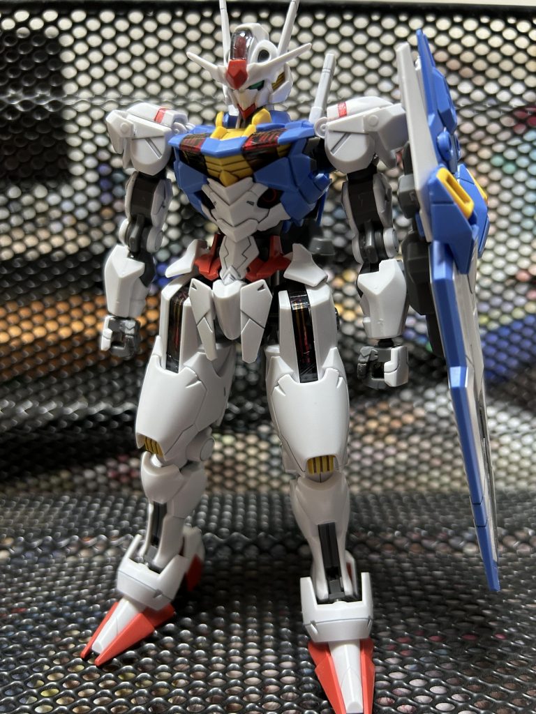 全体像。ルブリスもそうでしたけどこの女性らしさすら感じるボディラインが美しいですよね。魔女のガンダムとはよく言ったものだ…