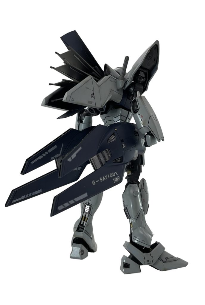 1/144スケールだったら「アップで見た時に汚れが見えるぐらい」がスケール感を損ねないウェザリングの塩梅なのかもしれないっと思って今回試してみました☝🏻もちろん、架空のものですから、実際に戦うMSが存在していたらどんな汚れやキズが付くのかは想像の域なんですが、今回はとにかく写真越しでも「大きいMS」っと感じてもらえるように意識して作りました😊