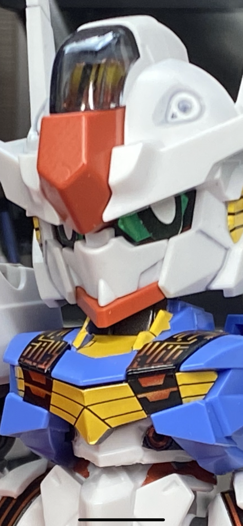 瞳シールはしゃばろくさんの同人誌に載っていたシャバロアイを使わせていただきました。基本的にSDガンダムには瞳を入れたい人なんですが、エアリアルはそのキャラクター上、どうしても瞳を入れたかったです。