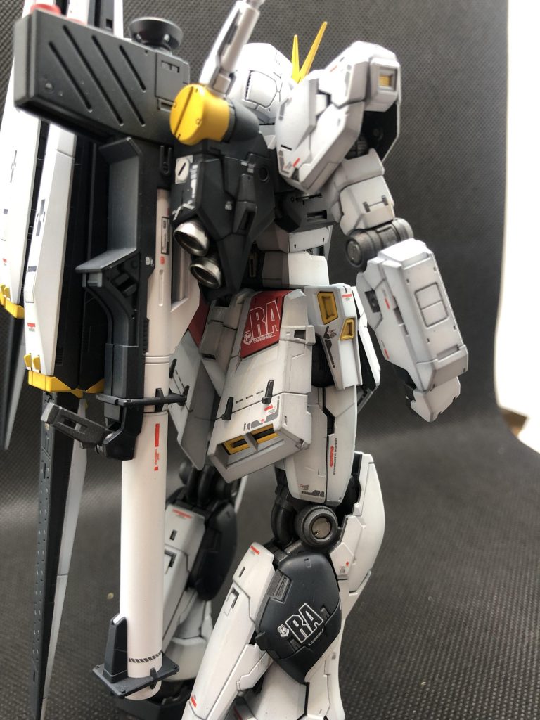 エッジ部分に少しパステル乗せて陰影つけてます