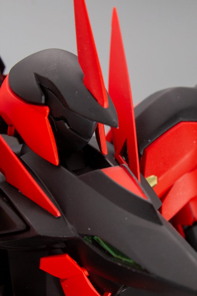 見にくいのですが、襟の部分の黒三角はハセガワさんの艶消し黒フィニッシュシートを使用しています。結構な面を手軽に艶消し黒にできるのは便利でした。