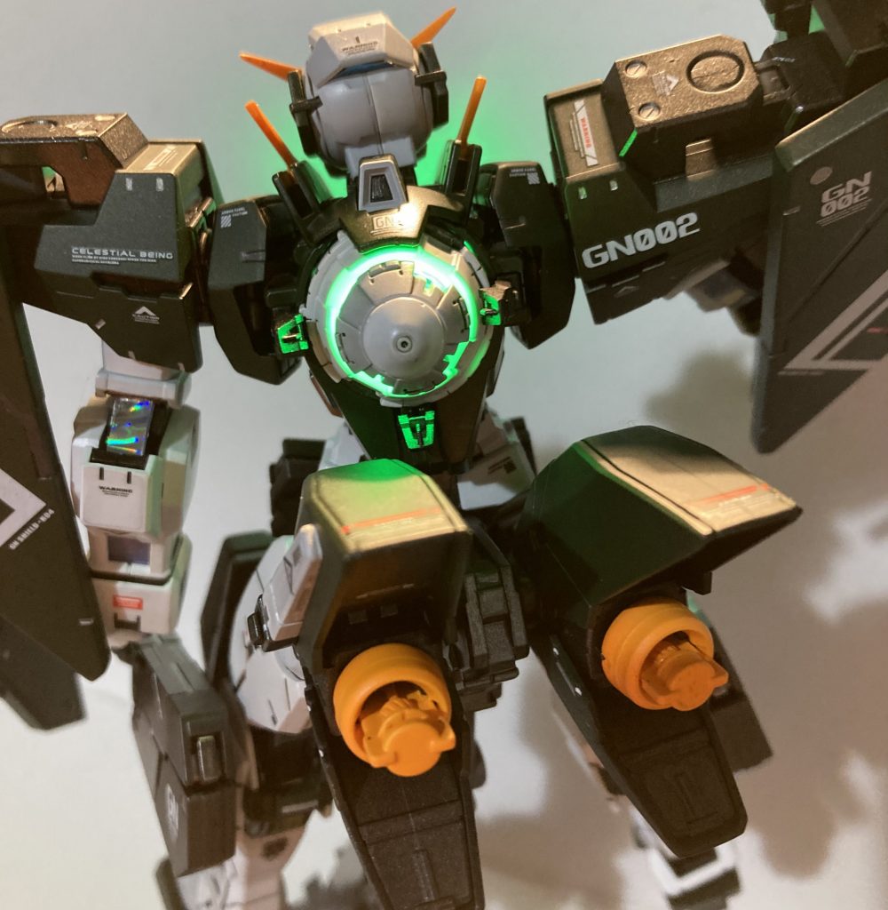 背面もこんな感じで光ります。