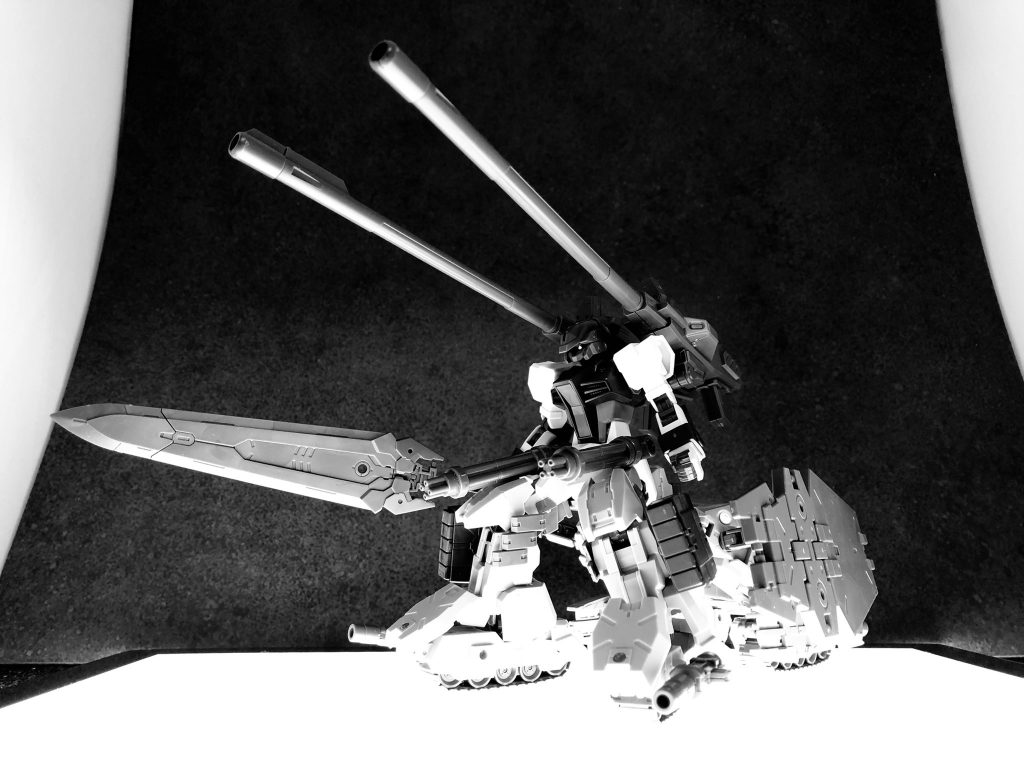 　そもそもはガンプラ需要の高まりから品薄状態が続き、ガンプラ以外でミキシングできないか考えていたところから始まりました。　そこで目をつけたのが30MMだったわけで、種類も多く、アナザー系のガンダムとの意匠もバッチリだったので、サクサクミキシングが進みましたね。