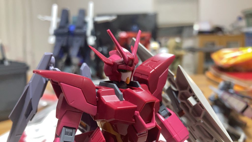 制作についてはアンテナを増設し、ヘッドギアのアゴあたりを削りました中々アンテナの位置が定まらなかったのでとりあえずアンテナが左右で綺麗に揃ってよかったです( ^ω^ )♪