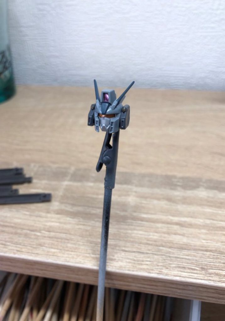 　頭部は105ダガーにダガーLのバルカンポッドを採用し、ワンオフ機感を出しつつ、あくまで量産型のイメージを崩さない意匠に仕上げました。