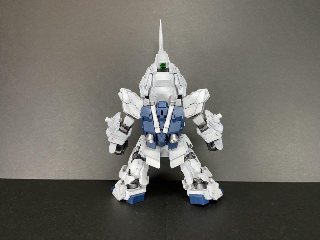 デストロイモードの装甲をハイパーカットソーでバラバラにしてユニコーンモードに組み直し、シルエットフレームに装着。デストロイモードのバランスのキットなのでユニコーンモードだと装甲が足りず隙間だらけになりますw隙間が空かないようにプラ材で調整しながら組み直してます。