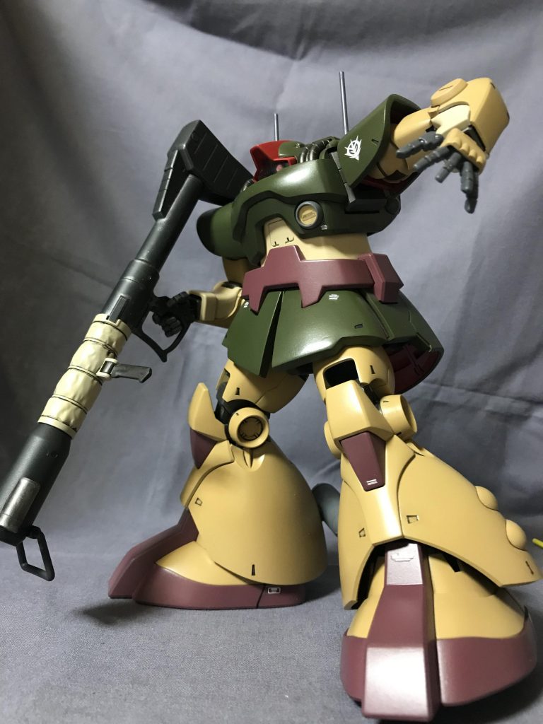 砂漠のドムと言えば、このポーズ‼︎ちょっと違うか(笑)バリエーションでMGプロトタイプドムとトロピカルドム はどうにか発売してほしいですね。