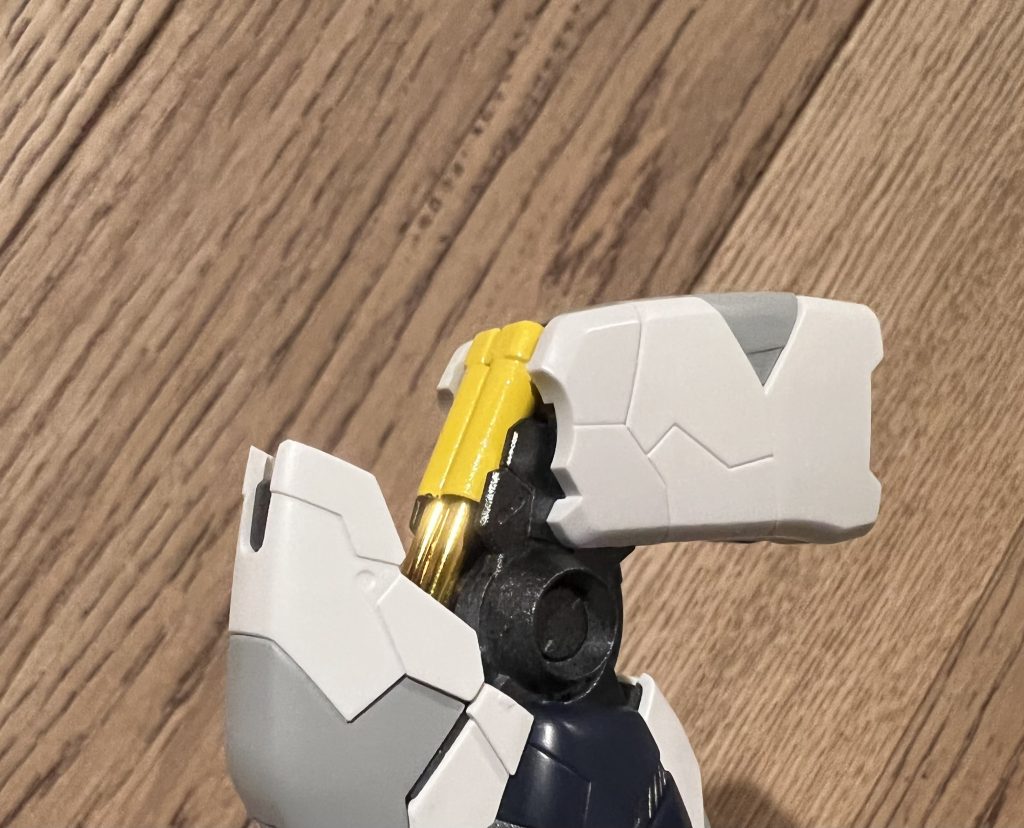 シリンダー？はオー○ンズ風に。インナーチューブはハセガワのゴールドミラーフィニッシュを貼りました。オーリ○ズのデカールも貼ってやろうかと思ってましたが・・・ここが今回一番やりたかったことかもしれない。