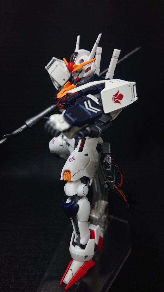 肩のCジョイントを見た時からミキシングするなら鉄血系かなと考えており、今回はバルバトス第6形態とミキシングしてみました名前は第6形態の“6”をギリシャ語の“へクス”読みにして付けました